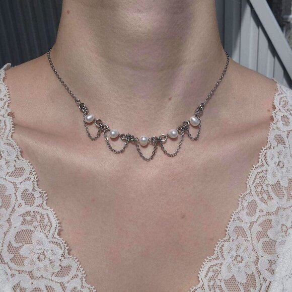 Gothic Coquette white freshwater pearl chandelier necklace with a silver chain - Picture 2 of 7